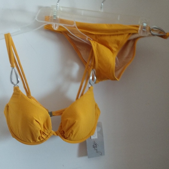 SI NWT D Cup Mango Gold GOTTEX Bikini w Hardware - Picture 2 of 8